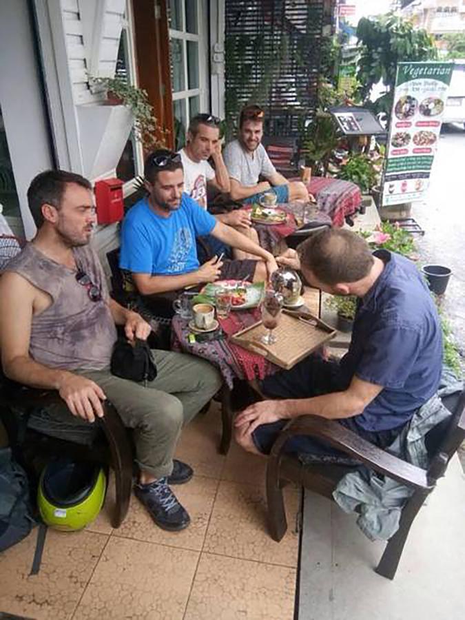Yellow Flower Hostel Chiang Rai Zewnętrze zdjęcie