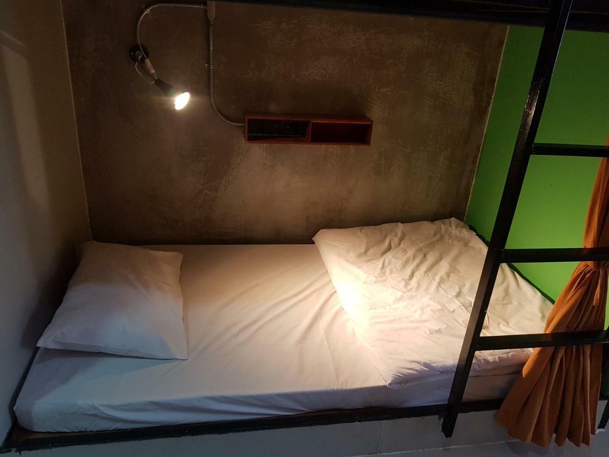 Yellow Flower Hostel Chiang Rai Zewnętrze zdjęcie